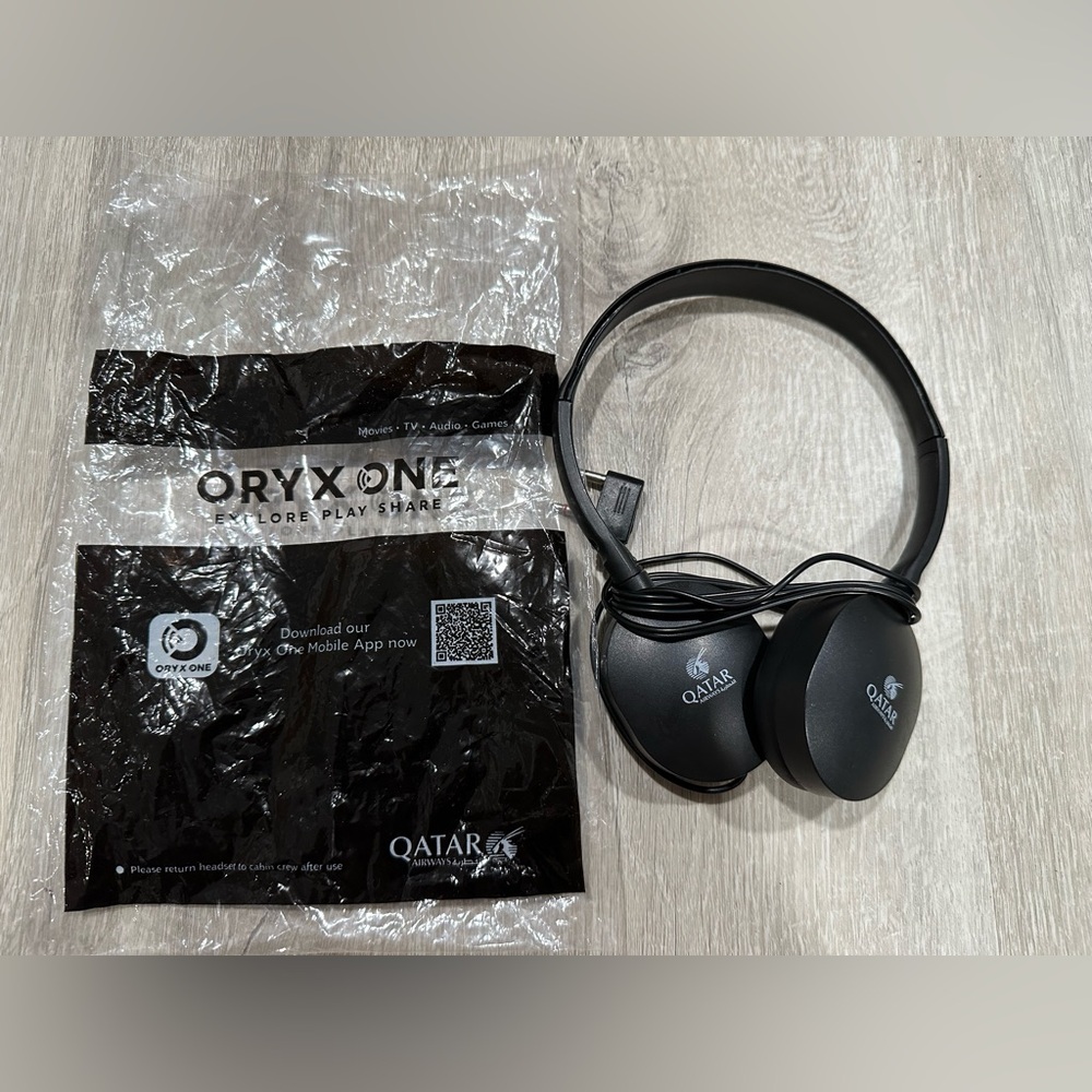 D Oryxone Headphones Qatar Airways Black Unused